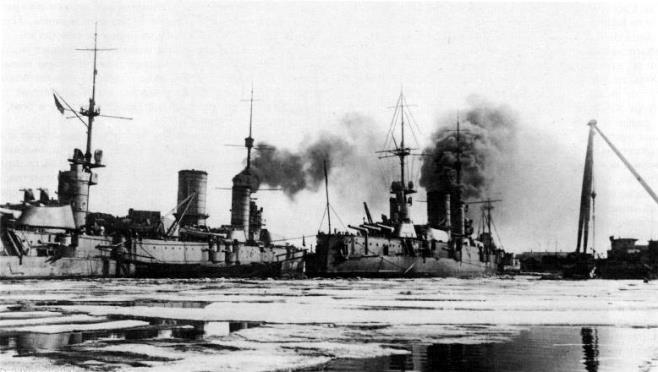 19210200-kronstadt_sovietrussian_battleships_petropavlovsk_and_sevastopol.jpg