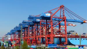 container-gantry-crane-1367606_1920.jpg