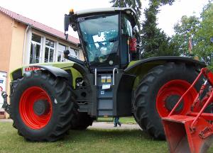 Traktor_2048px-Claas_Xerion_3800_wiki.jpg