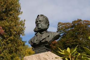 Ibsen_statue-1989_640.jpg_pixabay.jpg