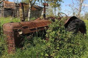 Landwirtschaft_abandoned-tractor-farm-rust.jpg_publicdomainpictures.jpg