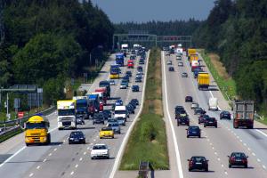 Autobahn_A8_bei_Holzkirchen.JPG
