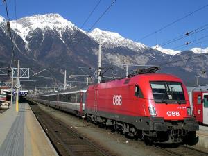 800px-ÖBB_EC_162_in_Innsbruck_Hbf.jpg
