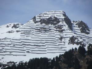 snow-barrier-111051_1920.jpg