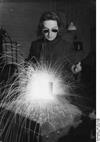 Bundesarchiv_Bild_183-J31192,_Schweißerin.jpg