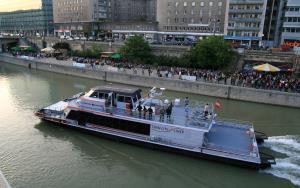 Twin_City_Liner_Donaukanaltreiben_2012.jpg