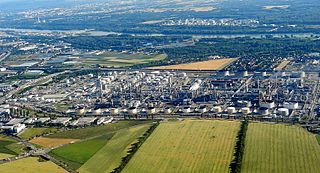 320px-OMV_Oil_refinery_in_Schwechat,_Austria.jpg