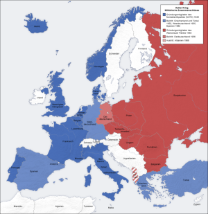 800px-Cold_war_europe_military_alliances_map_de.png