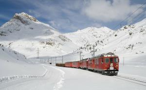 Fragen_Tourismus_railway-62849_1920.jpg_pb.jpg
