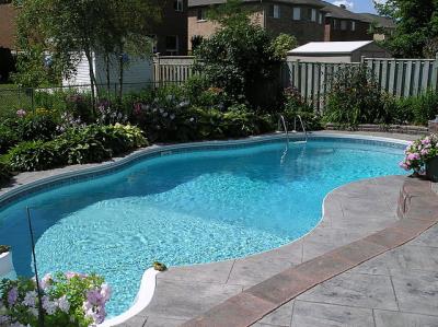 640px-Backyardpool.jpg