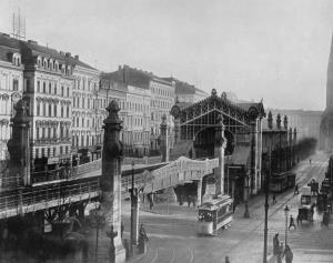 Fragen_Berlin_U-Bahn_Berlin_Bülowstraße_2_wiki.jpg